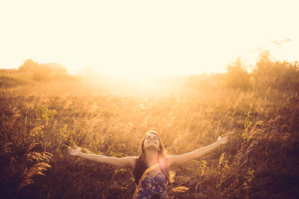 woman giving praise to God