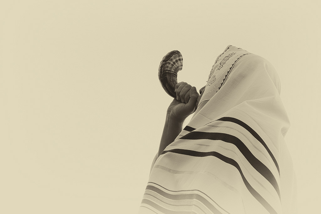 Blowing the shofar